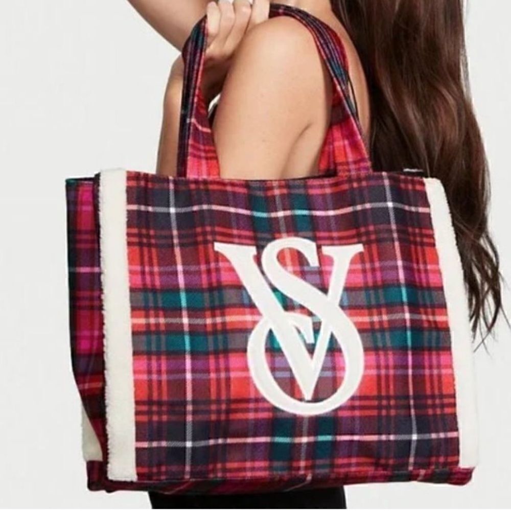 Victoria’s Secret Christmas holiday plaid tote NWT